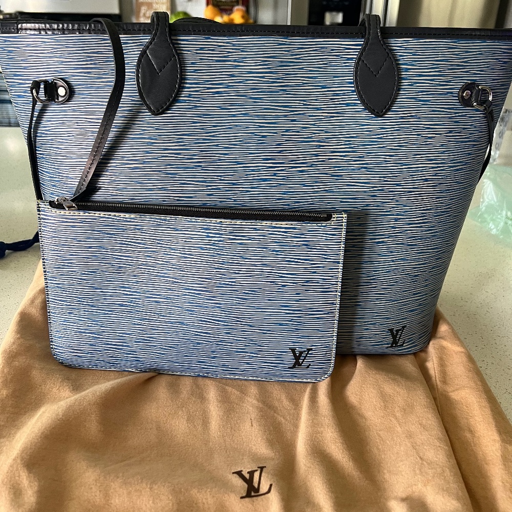SOLD! EXCELLENT CONDITION LV Epi Neverfull MM size